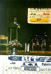 Herr Hermann (BIT-Vorsitzender) am Rednerpult